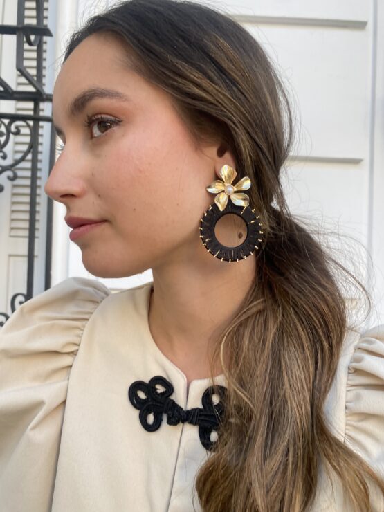Pendiente fleur negro