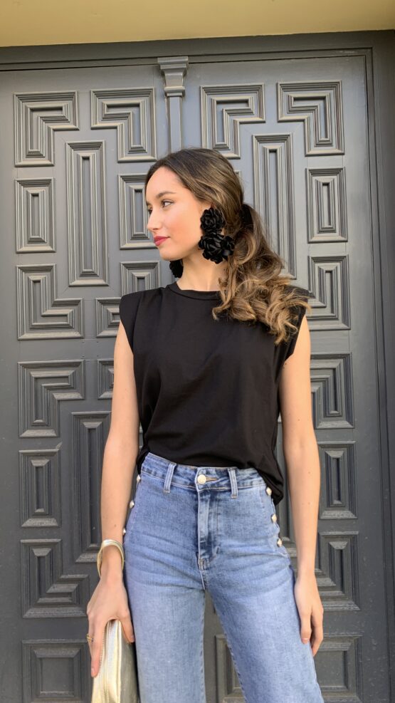 Camiseta shoulder pad negra