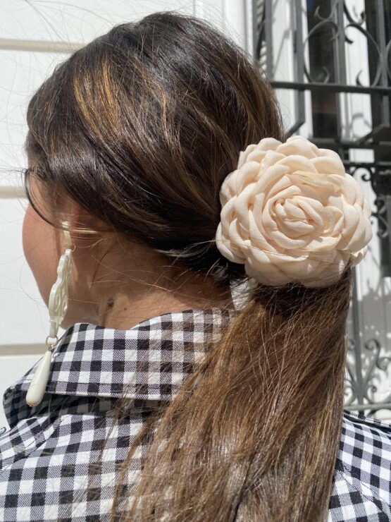 Flor pinza Gardenia beige - Imagen 4