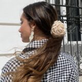 Flor pinza Gardenia beige