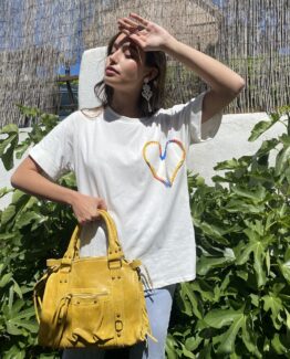 Camiseta bordado corazón