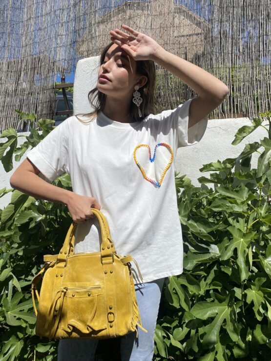 Camiseta bordado corazón