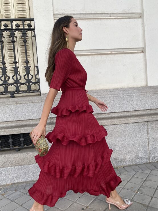 Vestido studio plisado volantes carmín