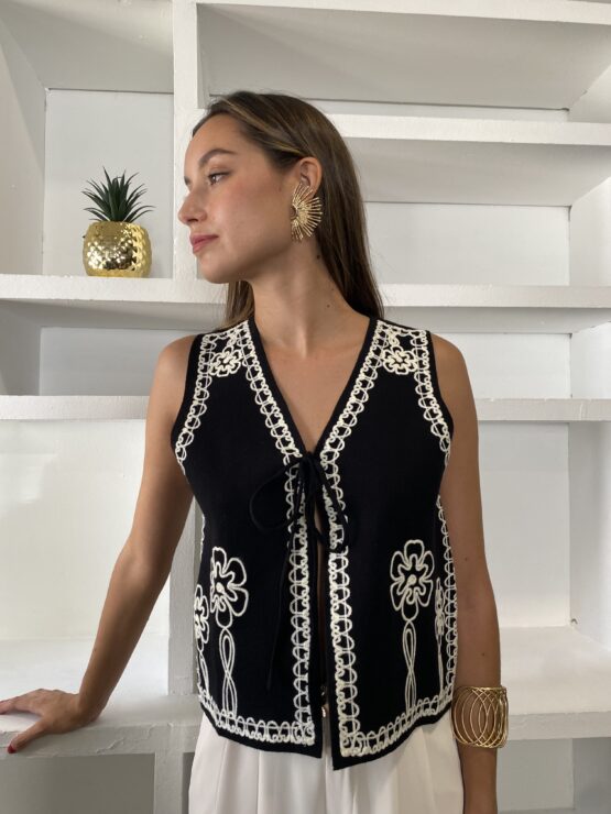 Chaleco bordado eve black