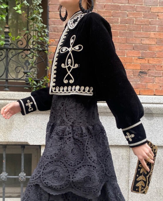 Chaqueta joya bordada terciopelo - Imagen 2