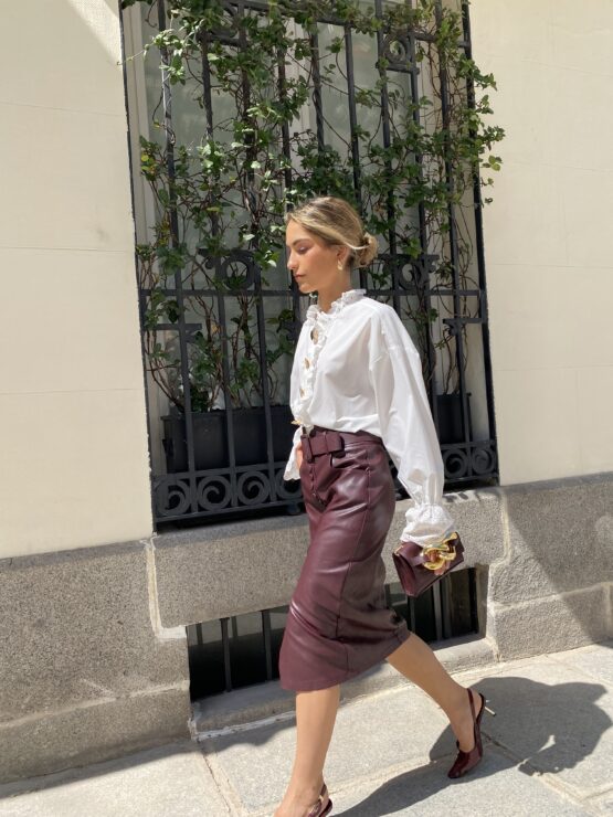 Falda lápiz polipiel con cinto wine - Imagen 3