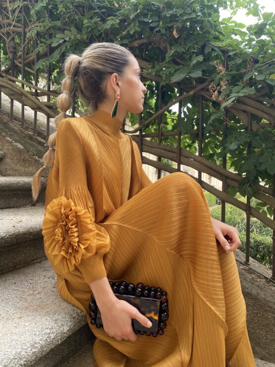 Vestido candela plisado mostaza