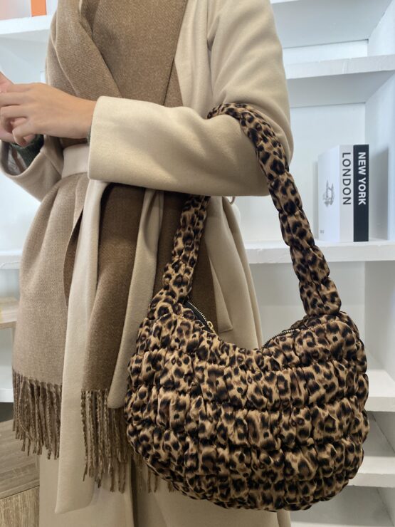 Bolso acolchado animal print - Imagen 7