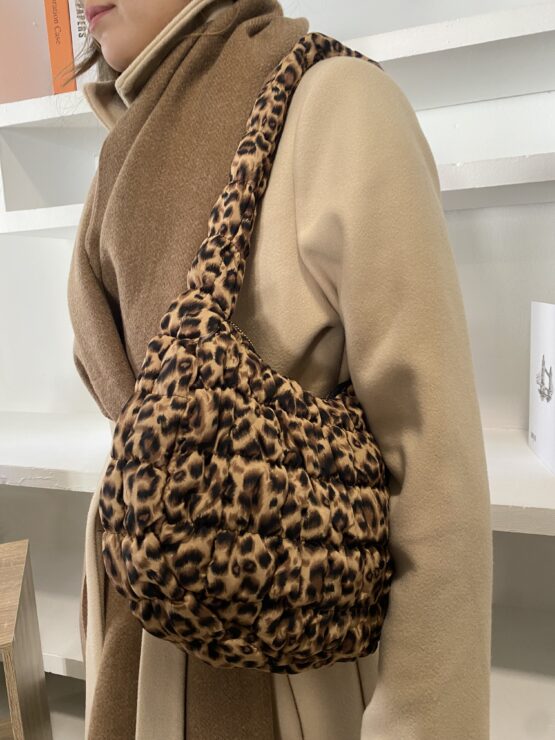 Bolso acolchado animal print - Imagen 5