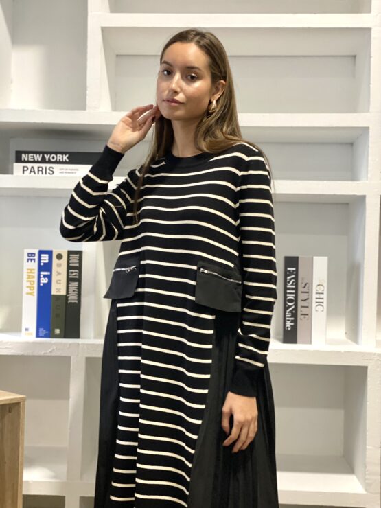 Vestido de rayas combinado con plisado