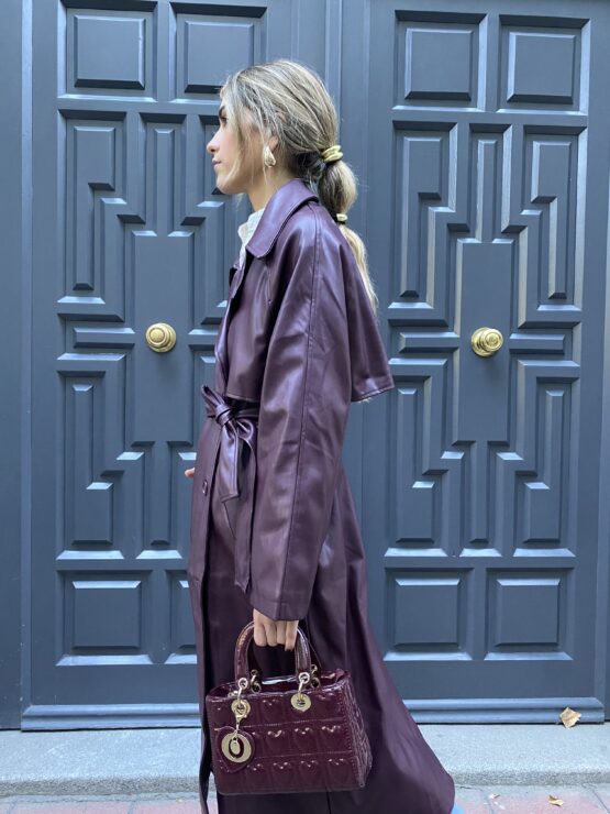 Trench efecto piel burdeos - Imagen 5