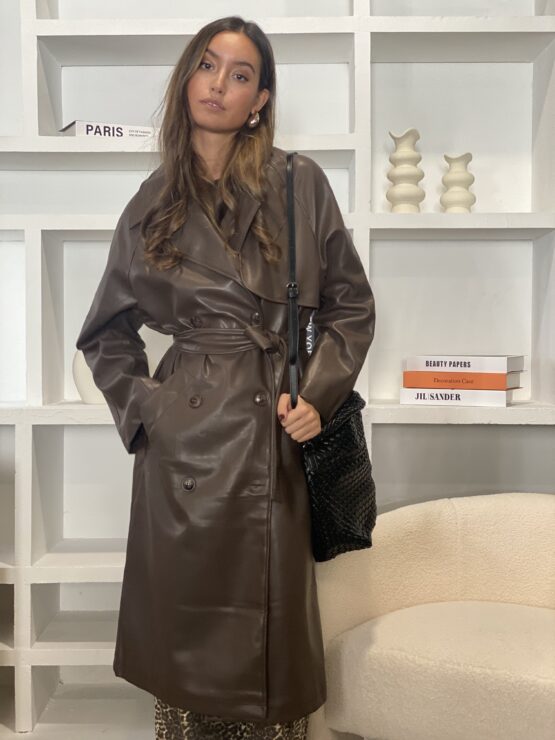Trench efecto piel chocolate - Imagen 8
