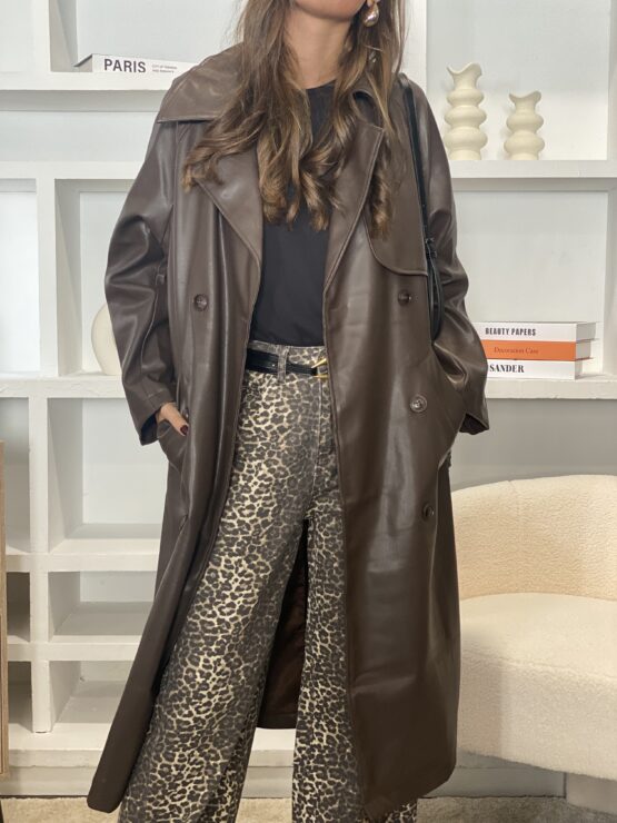 Trench efecto piel chocolate - Imagen 7