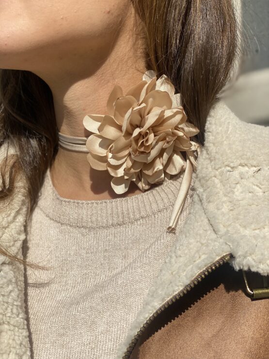 Choker Flor beige