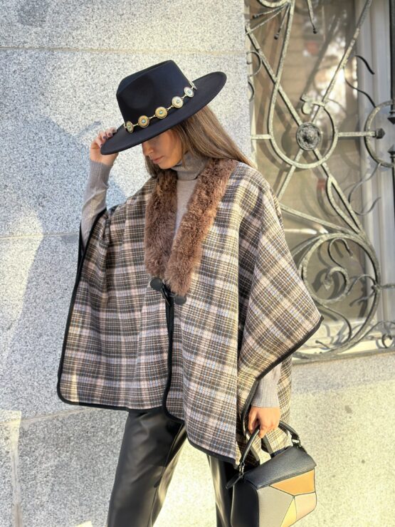 Capa Micaela  con cuello de pelo - Imagen 4