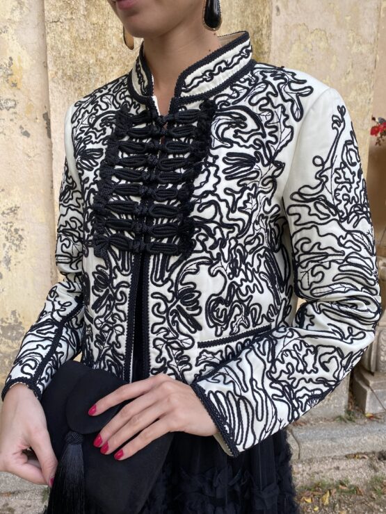 Chaqueta bordada atelier - Imagen 11