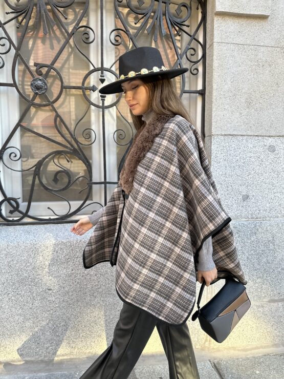 Capa Micaela  con cuello de pelo - Imagen 6