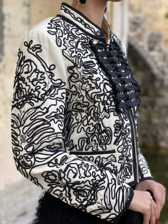 Chaqueta bordada atelier - Imagen 3