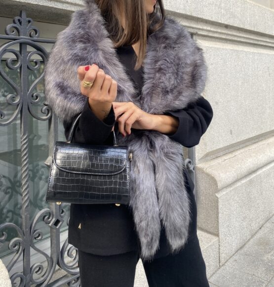 Estola pelo gris Cecile
