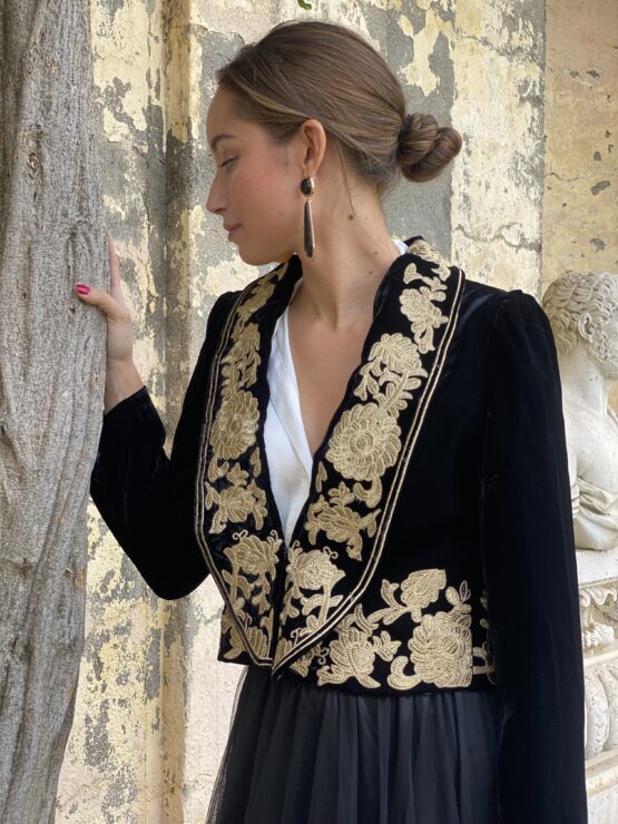 Chaqueta terciopelo bordada voltaire