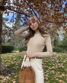 Jersey punto cuello vuelto camel