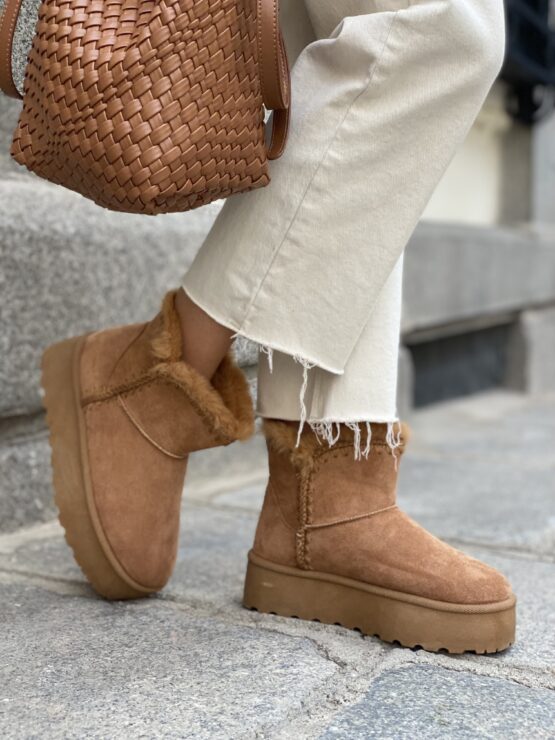 Bota pelo plataforma camel - Imagen 3
