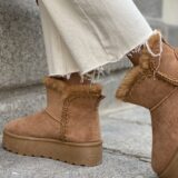 Bota pelo plataforma camel - Imagen 5