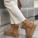 Bota pelo plataforma camel