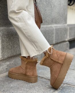 Bota pelo plataforma camel