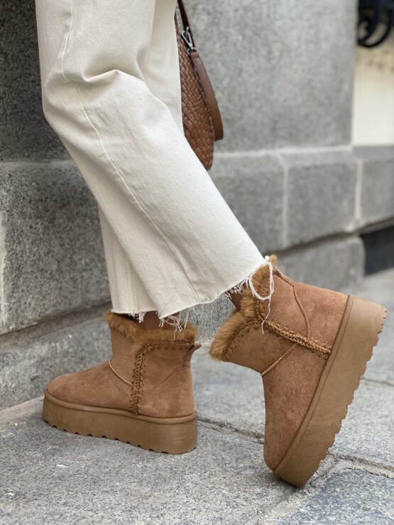 Bota pelo plataforma camel