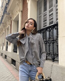 Blusa lazada cuadro Vichy negra