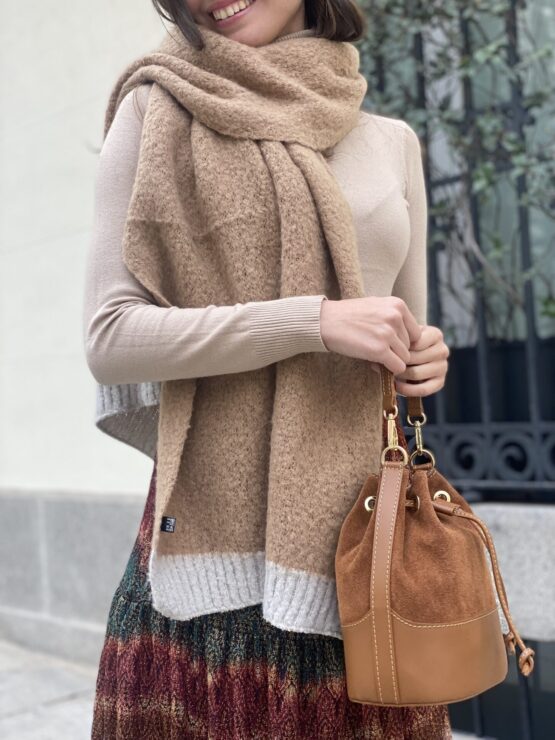 Bufanda camel y beige - Imagen 3
