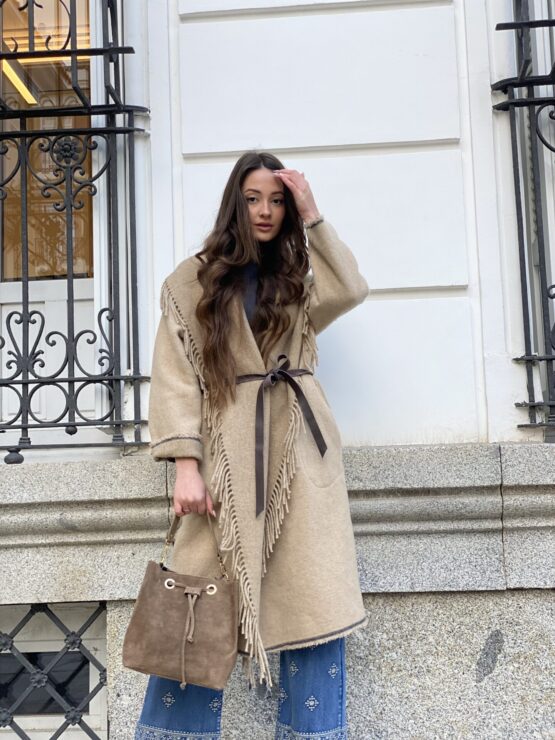 Abrigo lana flecos camel con cinto - Imagen 4