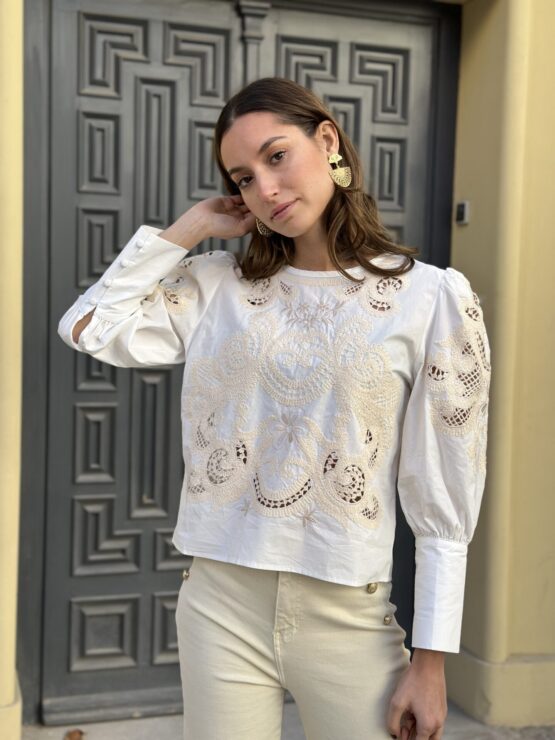 Blusa Casilda bordada beige