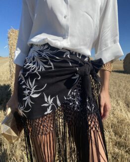 Falda mantón bordada negra