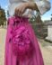Bolso flecos con flor fucsia