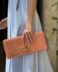 Cartera mandarina broche